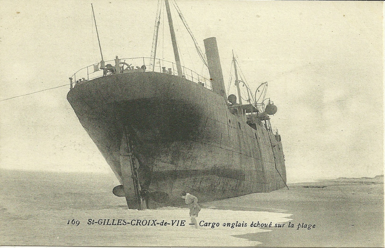 St-Gilles-Croix-de-Vie, un cargo anglais échoué.