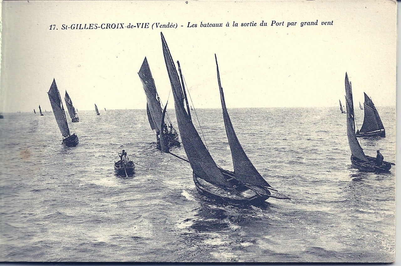 St-Gilles-Croix-de-Vie, sortie des bateaux par gand vent.