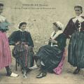 Jeunes filles en costume de Croix-de-Vie.