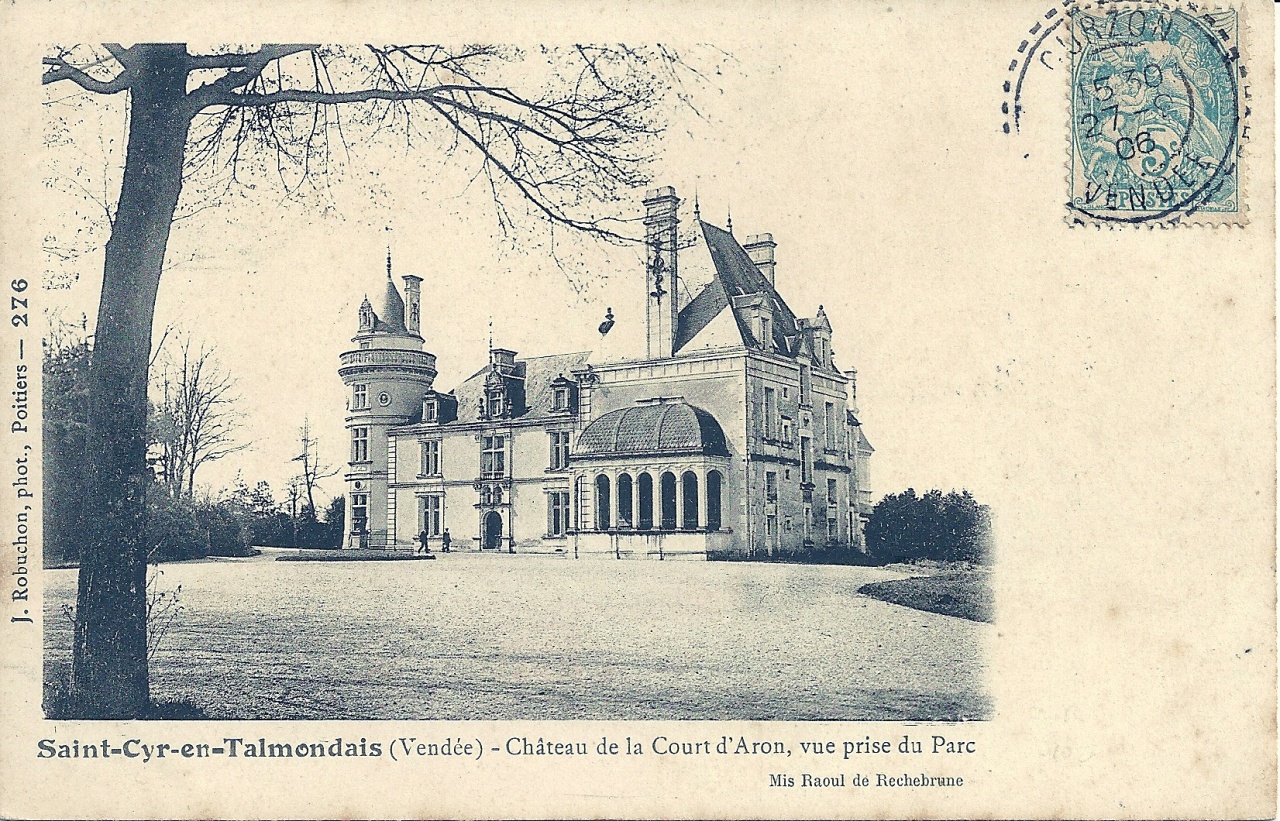 St-Cyr-en-Talmondais, château de la cour d'Aront.