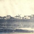 Le quai de St-Gilles et son moulin.