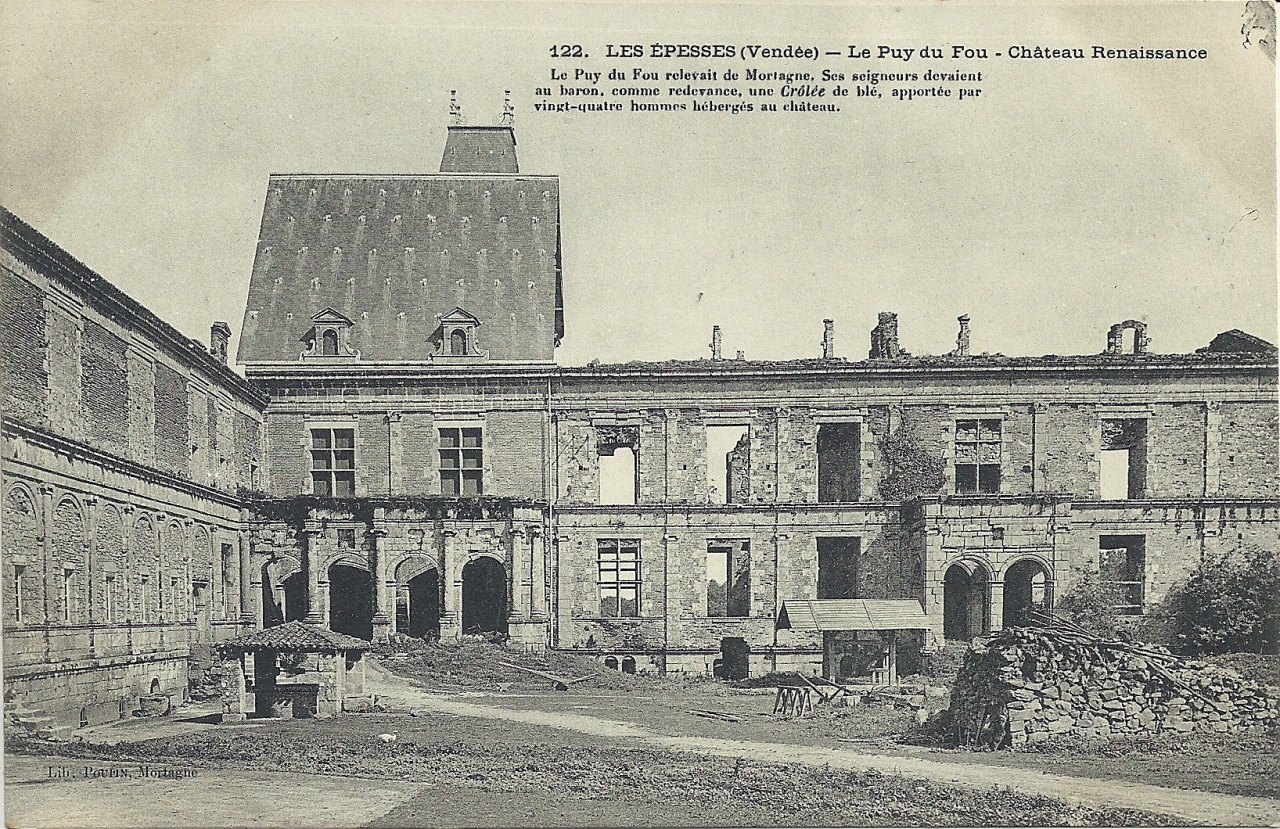 Les Epesses, le château du Puy du Fou.