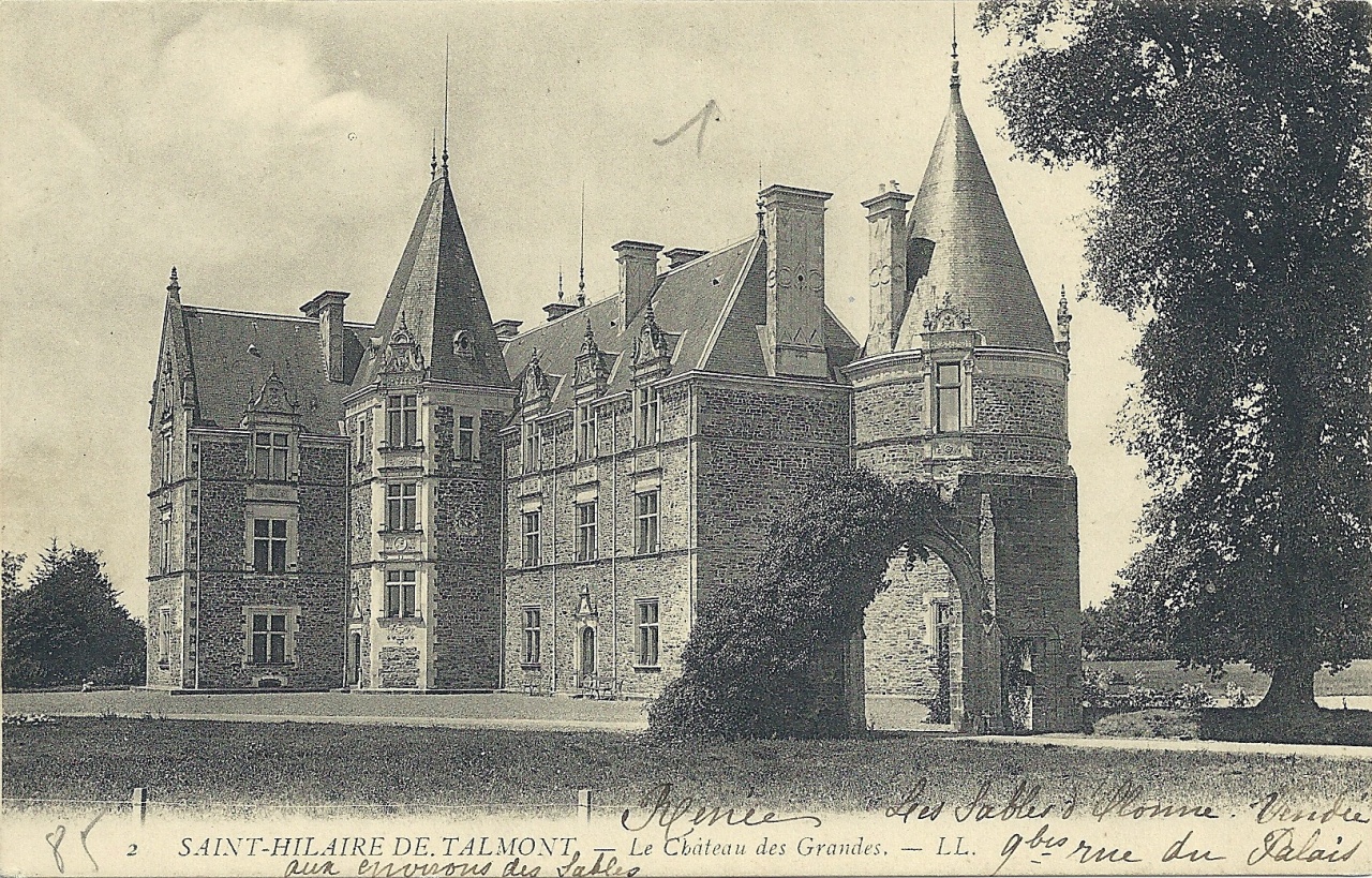 St-Hilaire-de-Talmont, le château des Grandes.