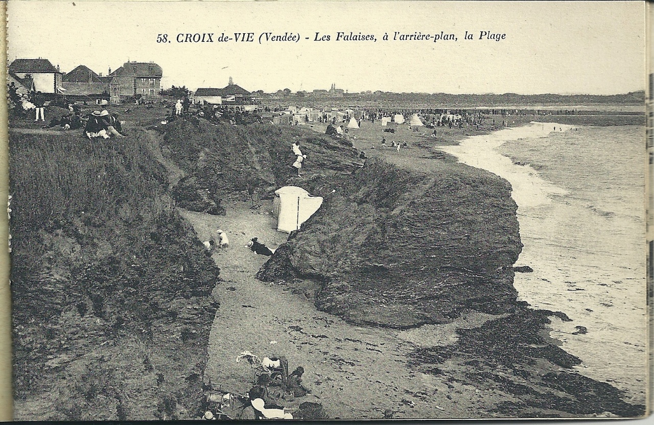 Croix-de-Vie, les falaises et la plage.
