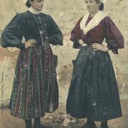 Croix-de-Vie, jeunes filles en costume de pays.