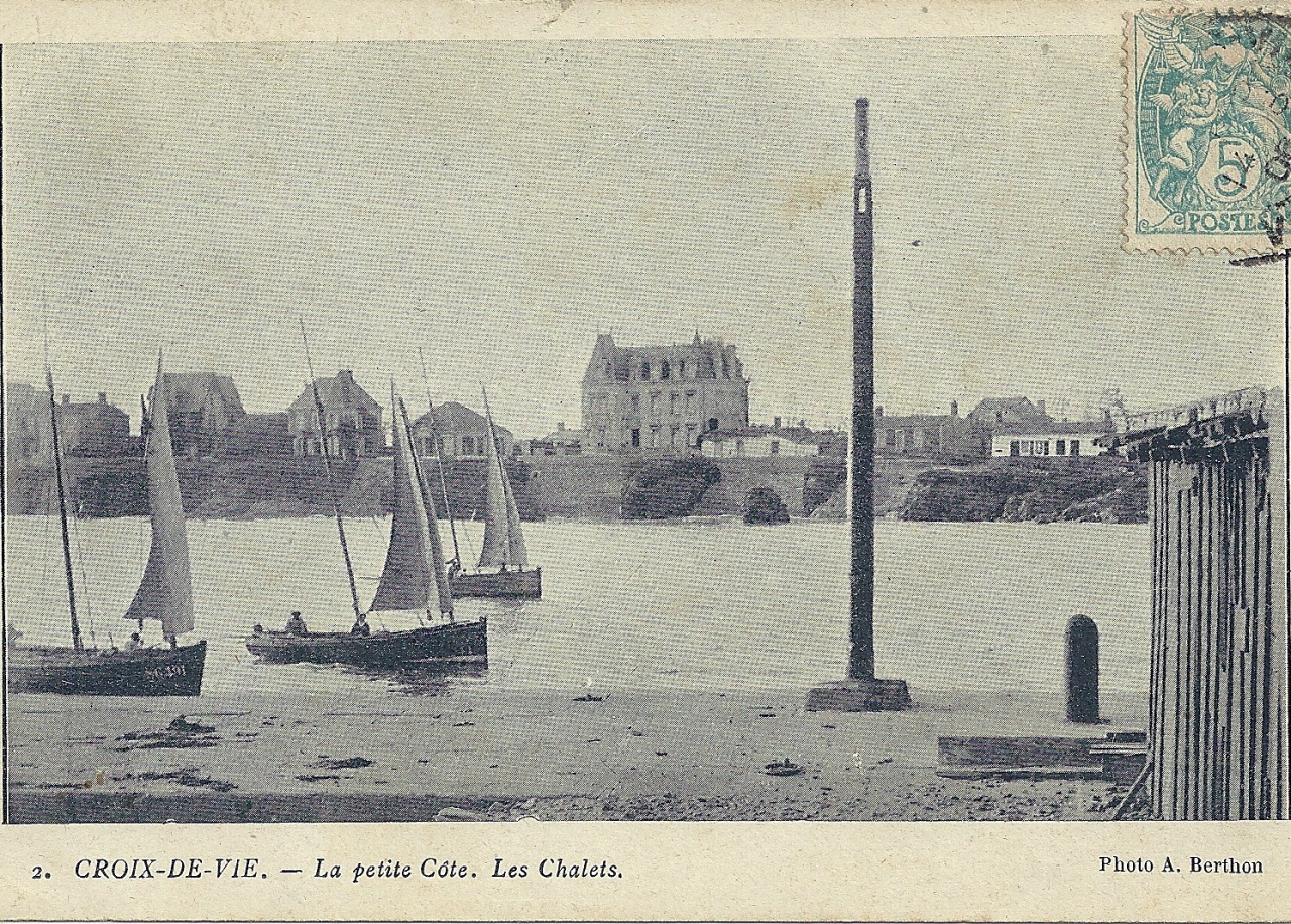 Croix-de-Vie, la petite côte et les chalets.