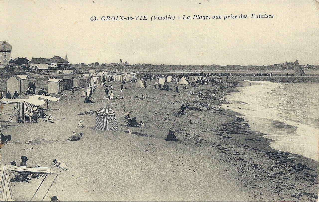 Croix-de-Vie, la plage prise des falaises.