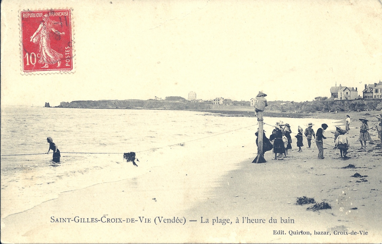 St-Gilles-Croix-de-Vie, la plage, à l'heure du bain.