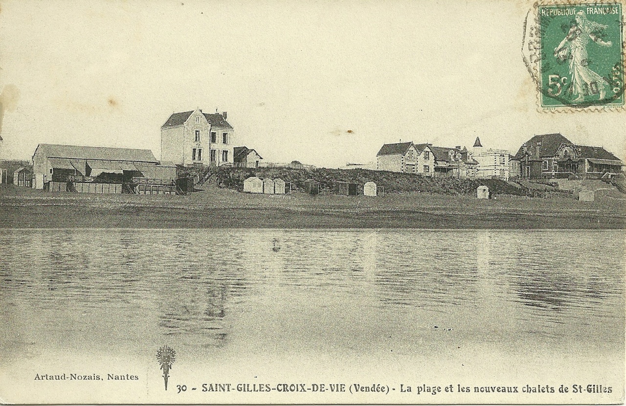 St-Gilles-sur-Vie, la plage et les nouveaux chalets.