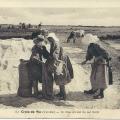 Croix-de-Vie, la mise en sac du sel.