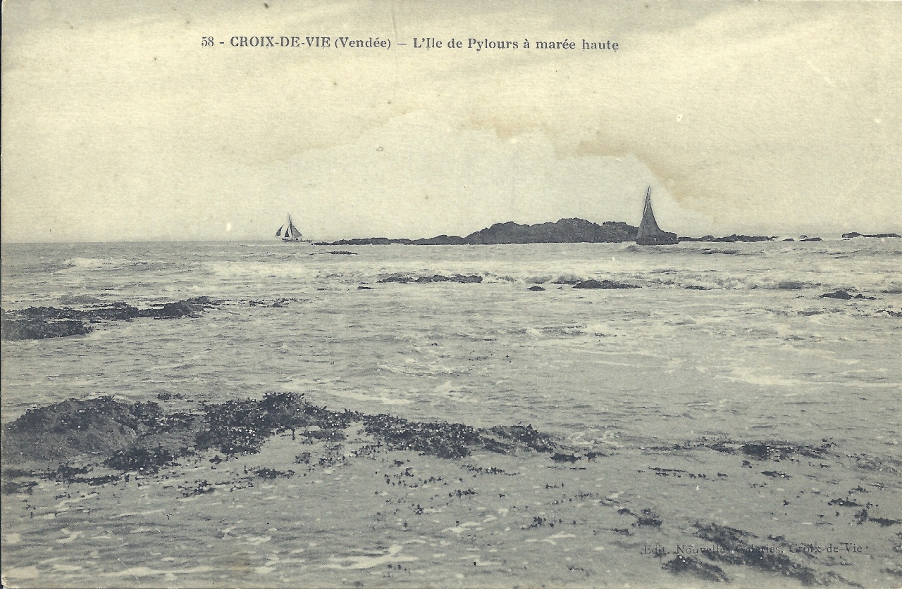 Croix-de-Vie, l'ile de Pylours à marée haute.
