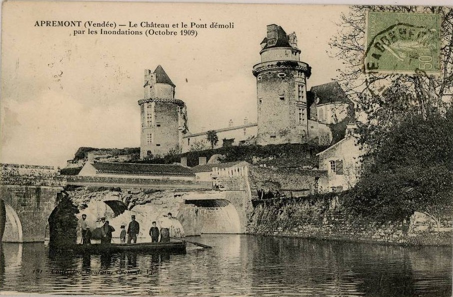 Apremont, le Château et le pont démoli.
