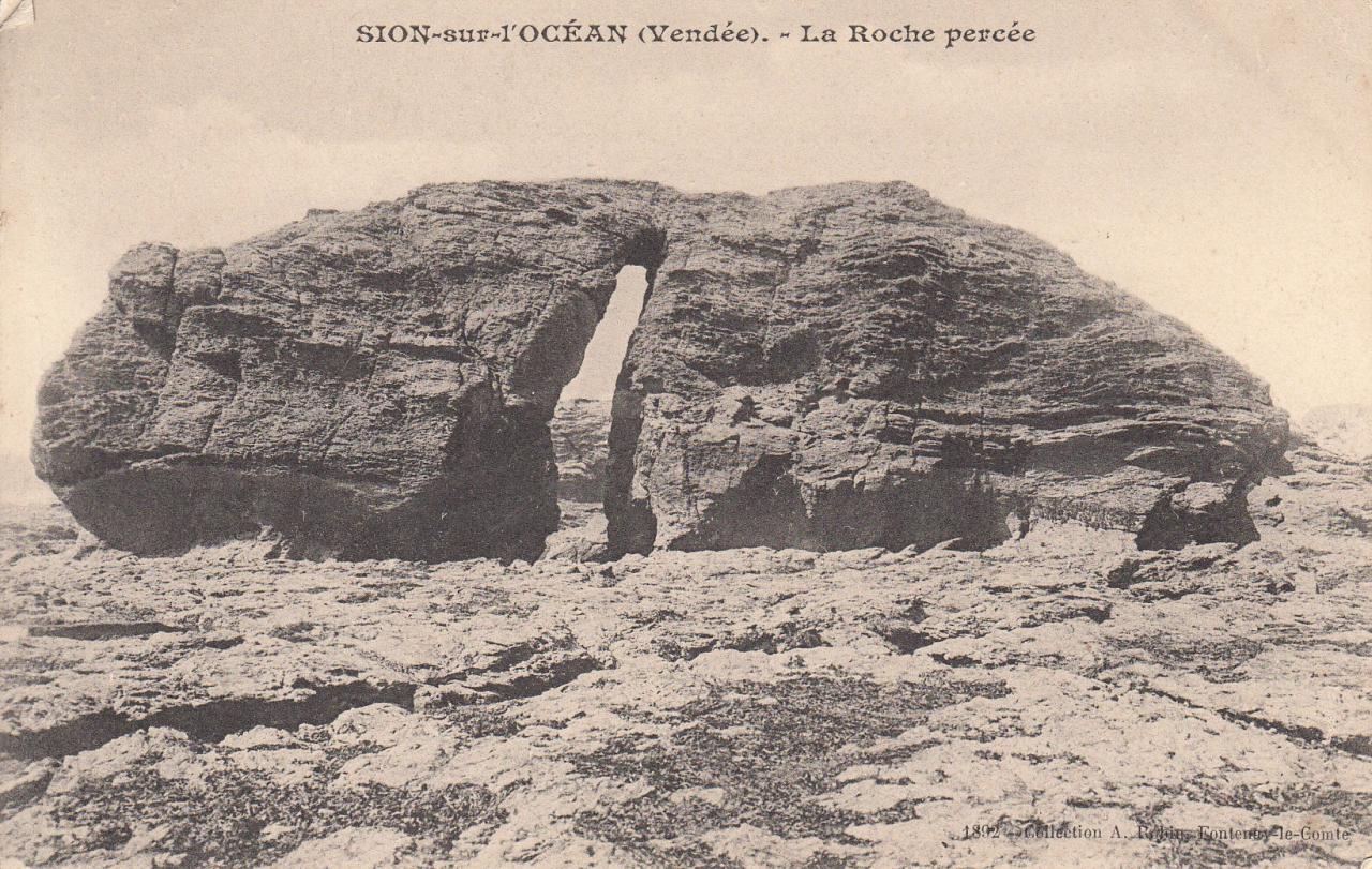 Croix-de-Vie à Sion, la roche trouée.