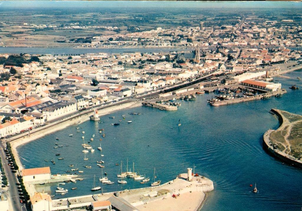 Croix-de-Vie, le port et la gare.