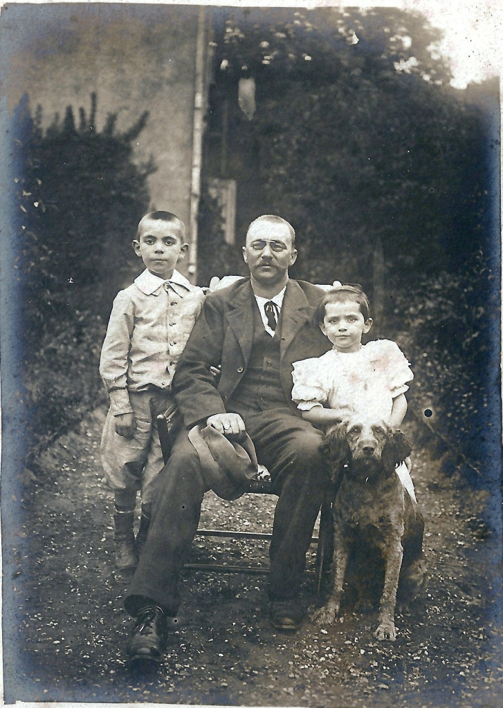Mr Frédéric Caillard  Marcelle et Frédéric ses enfants.