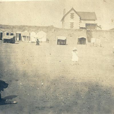 Voyage d'une famille à St-Gilles en 1900.