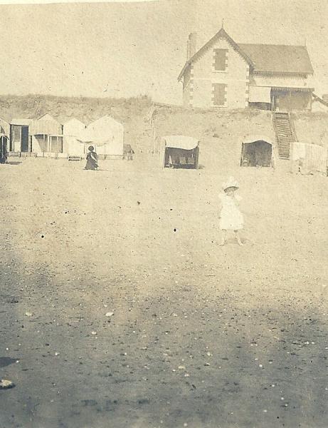 Voyage d'une famille à St-Gilles en 1900.