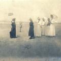 Des belles dames à la plage.