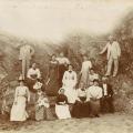 Croix-de-Vie, photo de famille à la plage en 1900.