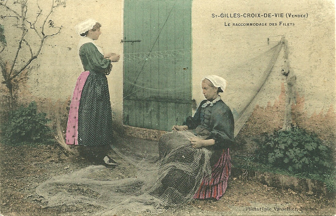 St-Gilles-Croix-de-Vie, le raccommodage des filets.