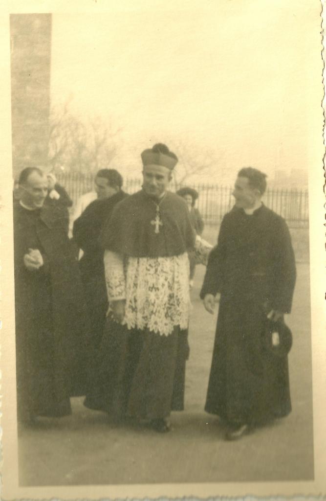 L'évêque de Luçon et le curé de Croix-de-Vie.