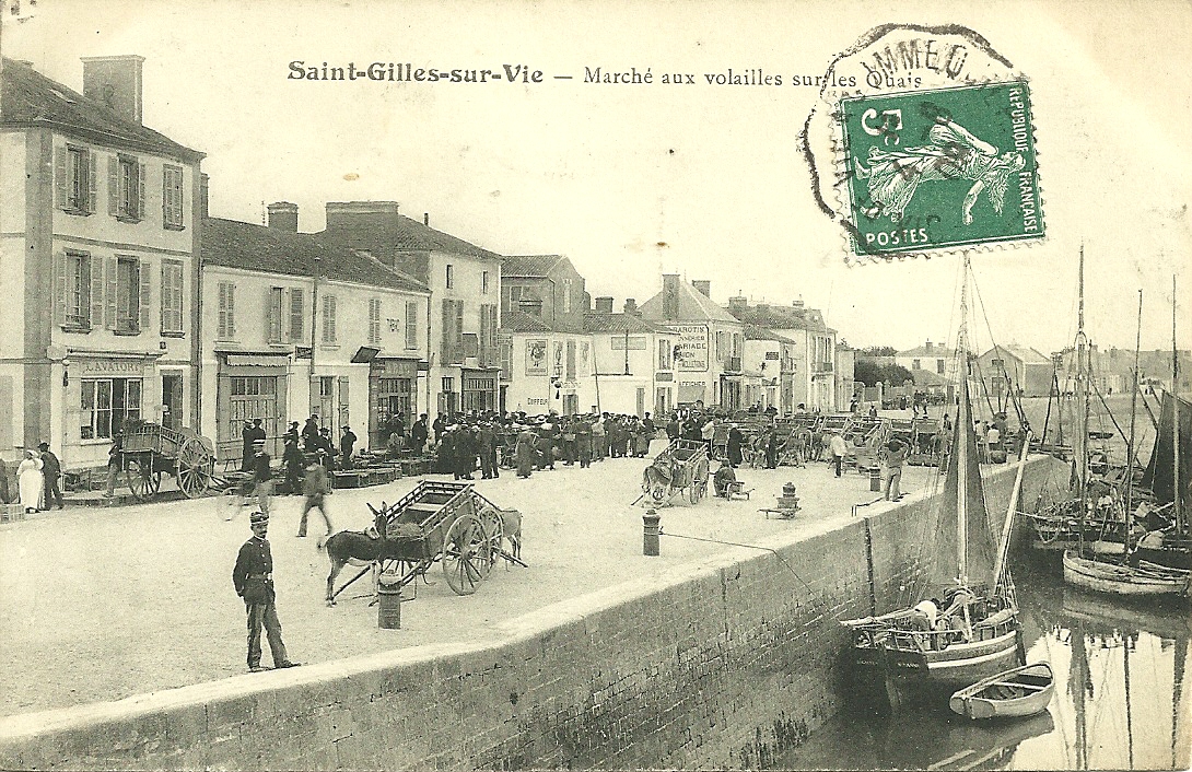 St-Gilles-sur-Vie, marché aux volailles sur les quais.