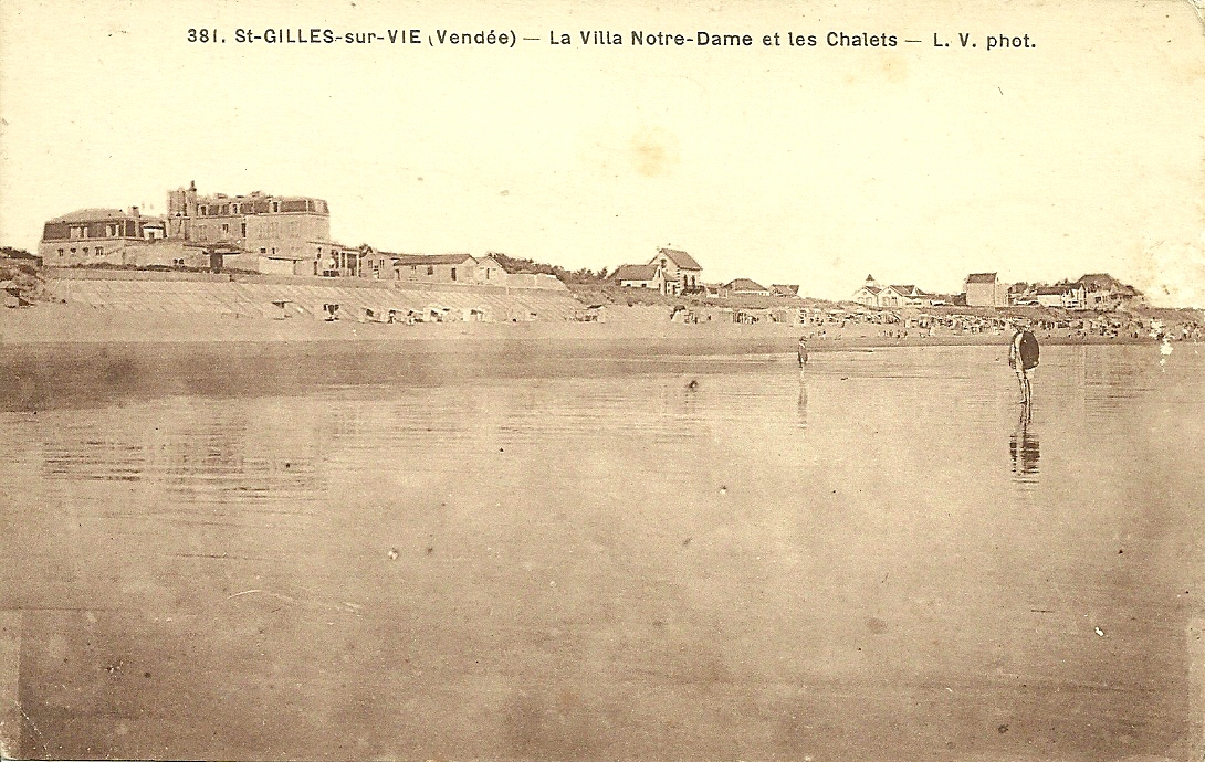 St-Gille-sur-Vie, la plage et la villa Notre-Dame.