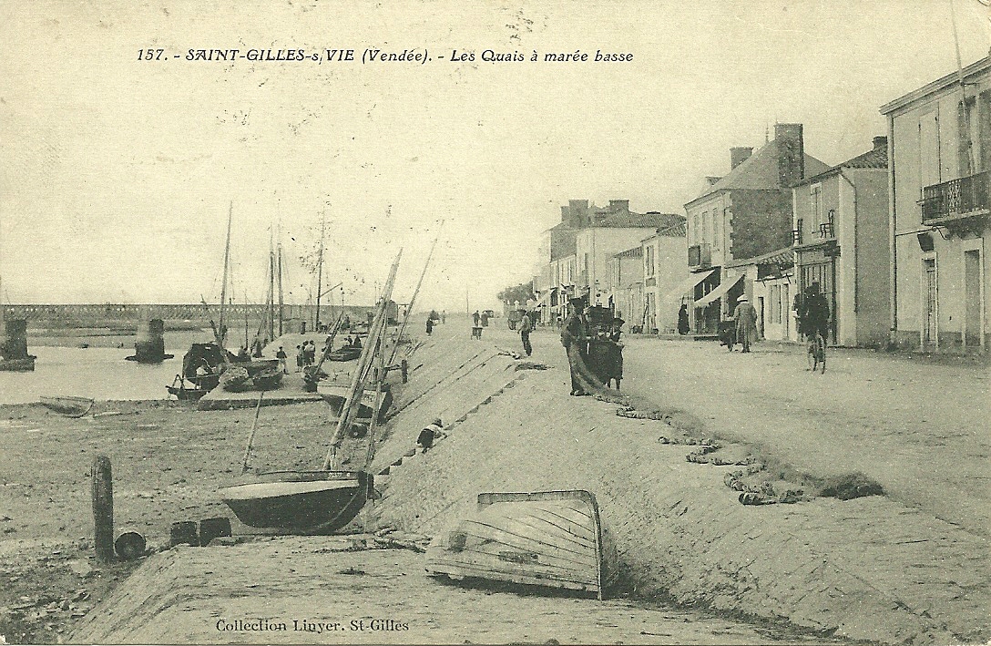 Saint-Gilles-sur-Vie, les quais à marée basse.