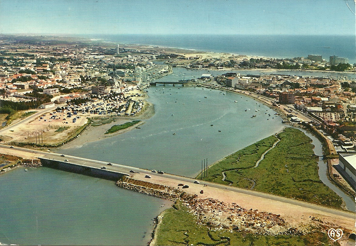 Saint-Gilles-Croix-de-Vie, vue d'ensemble sur la rivière.