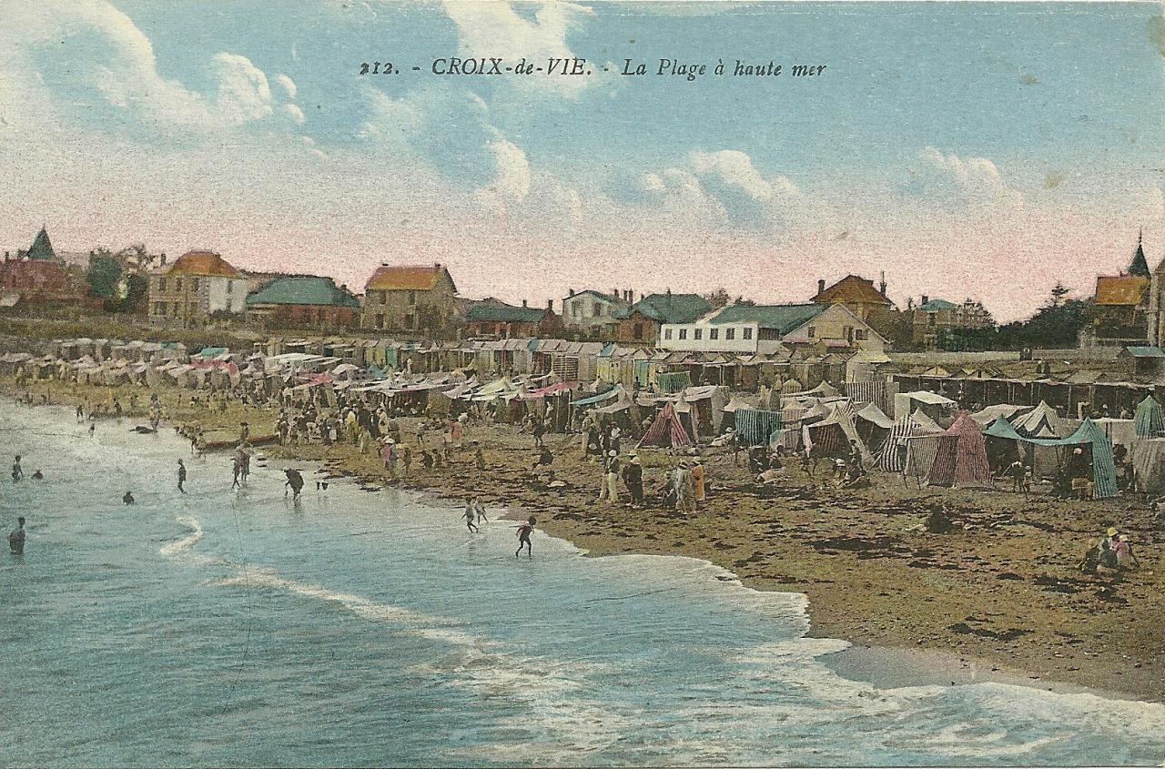 Croix-de-Vie, la plage à haute mer, cpa colorisée.