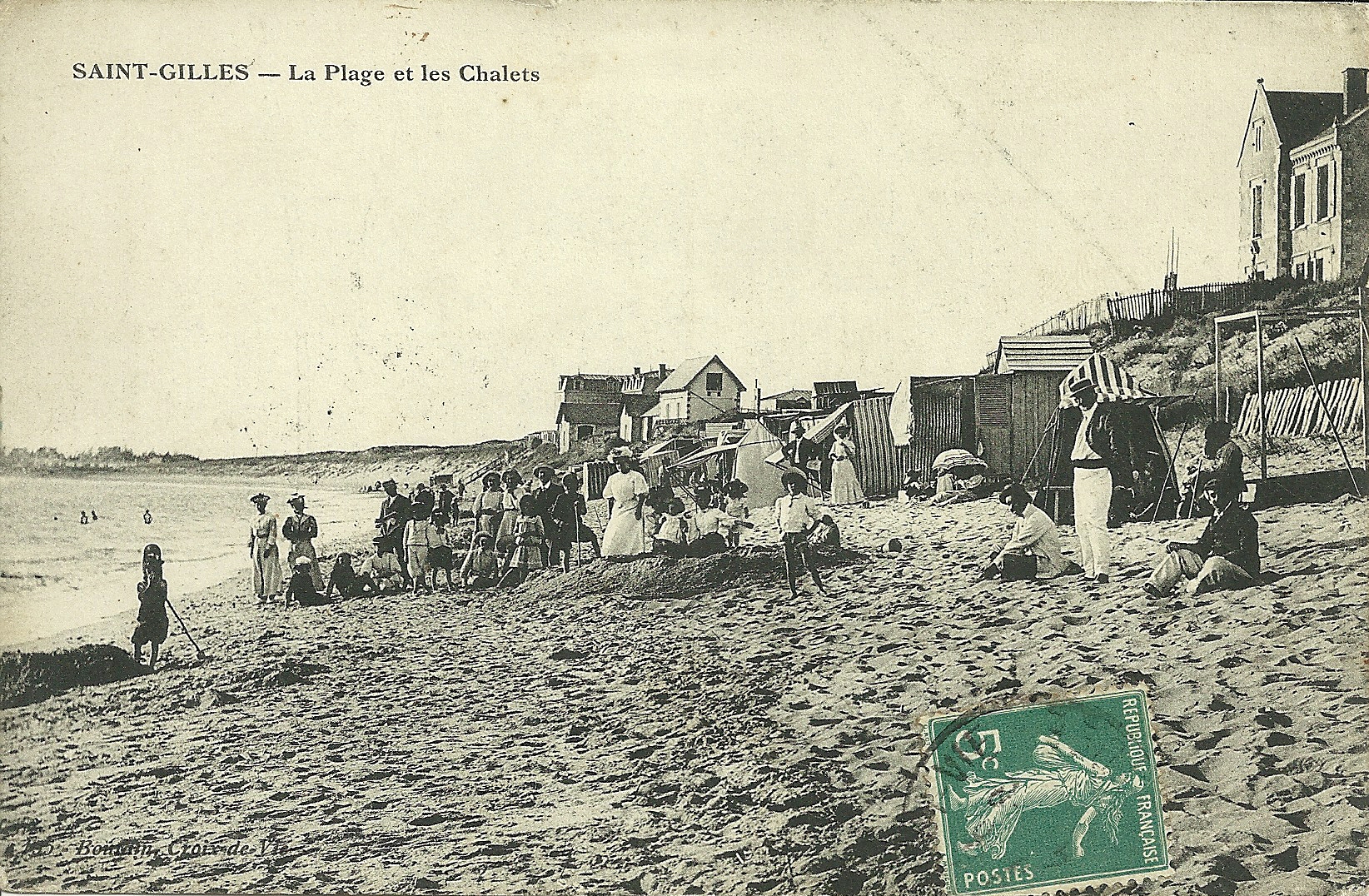 Saint-Gilles-sur-Vie, la plage et les chalets.