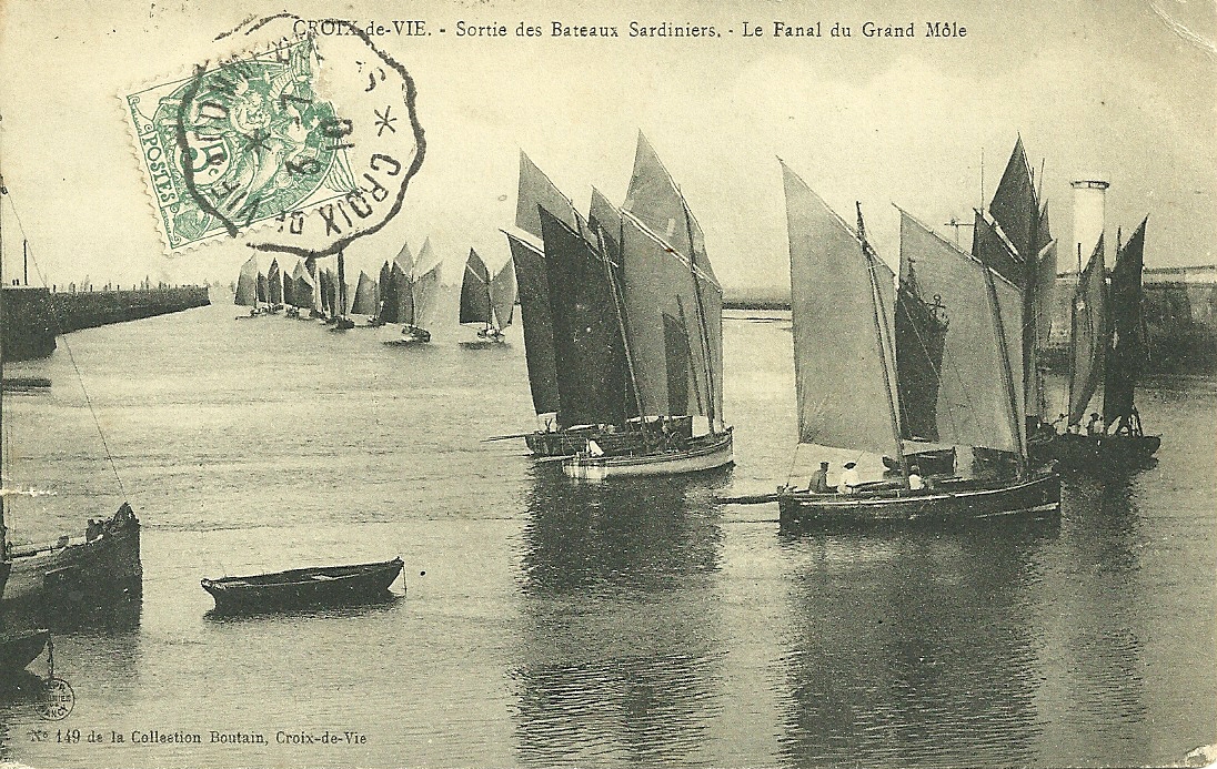 Croix-de-Vie, sortie des bateaux sardiniers.