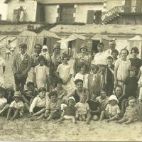 Saint-Gilles-sur-Vie, groupe de personnes.