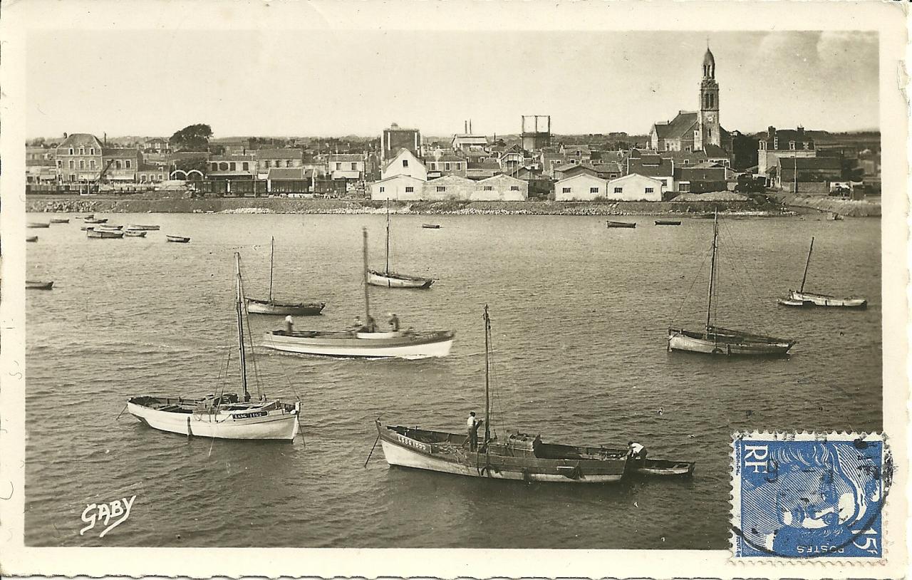 St-Gilles-Croix-de-Vie, le port et le quai.